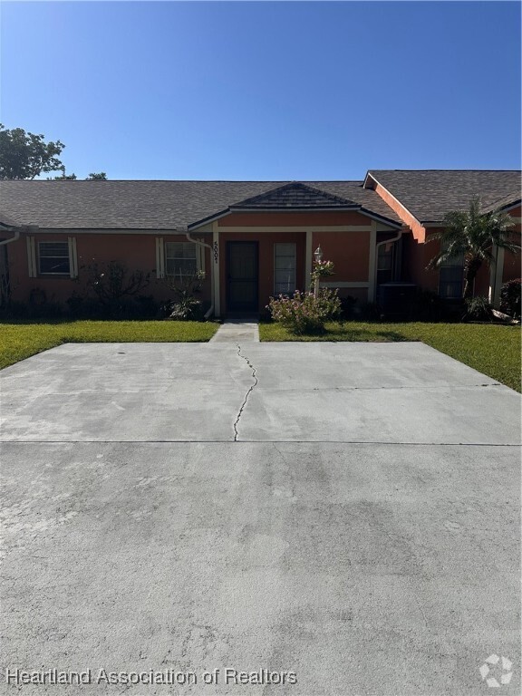Building Photo - 5007 Granada Blvd Rental