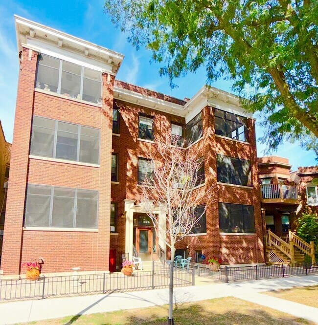 Building Photo - 1626 W Rascher Ave Unit 1E