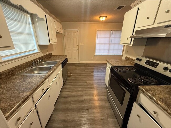 Photo - 532 Woodlore Dr