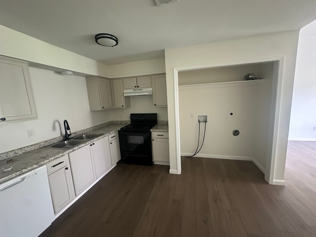 Laundry Hookup - 44166 Simpson Pl Unit B