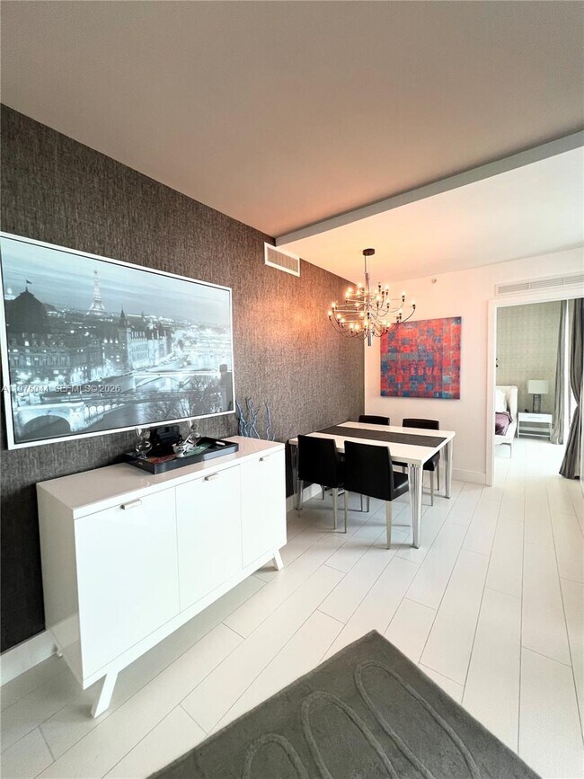 Photo - 92 SW 3rd St Unidad 3606