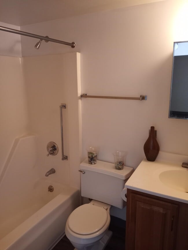Baño - Capitol Plaza Apartments