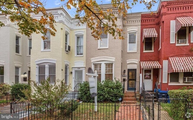 Building Photo - 1237 I St NE Rental