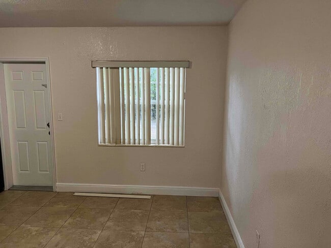 Photo - 765 NE 126th St Unidad 4