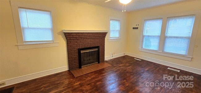 Photo - 206 Willow St SW