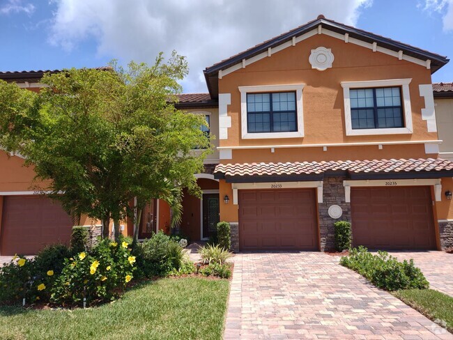 Building Photo - Annual Furnished 3 Bedroom, 2.5 Bath Townh... Rental