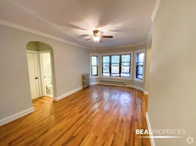 Building Photo - 1 bedroom in CHICAGO IL 60640 Unit 201 Rental