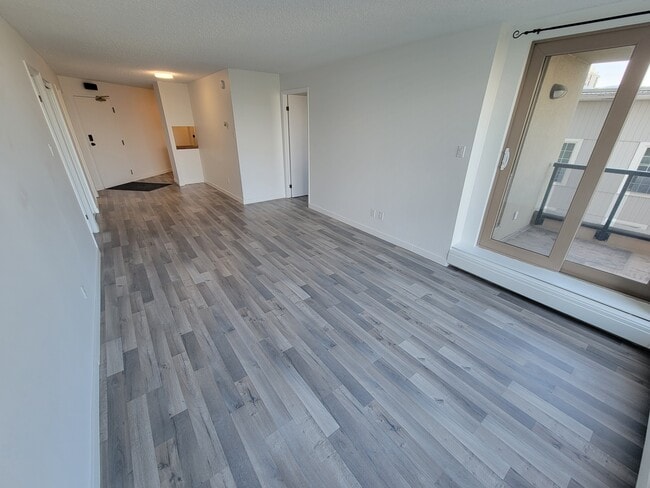 Photo - 10149 Saskatchewan Dr NW