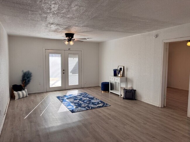 Photo - 2 bed 2 bad!  New paint, new flooring, new range, fenced yard!