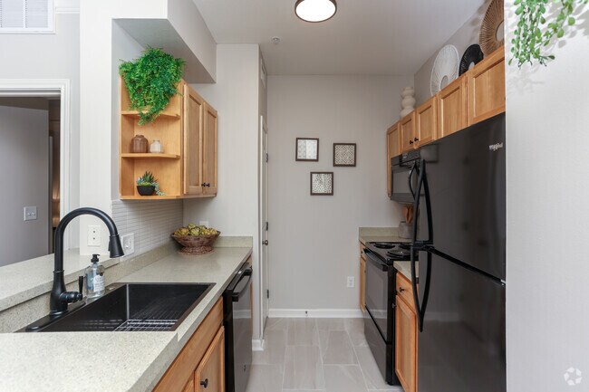 1BR, 1BA - 693SF - Kitchen