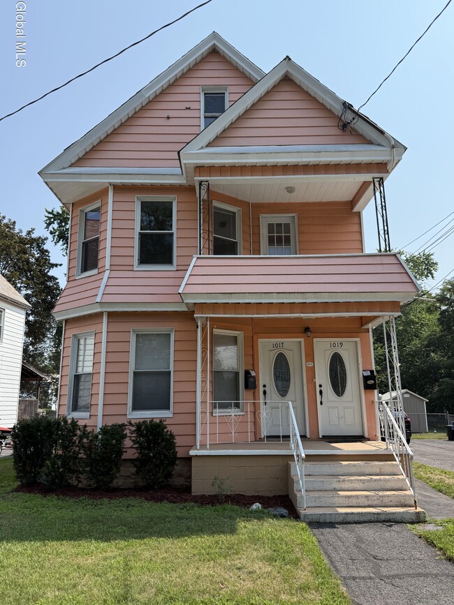 Building Photo - 1017 Hegeman St Unit 2nd Floor Rental