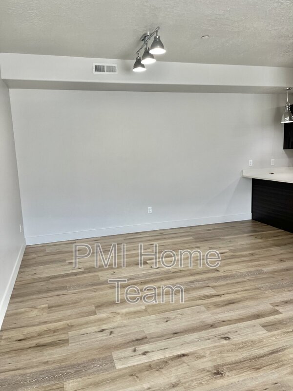 Photo - 2874 Kiesel Ave Unit 205