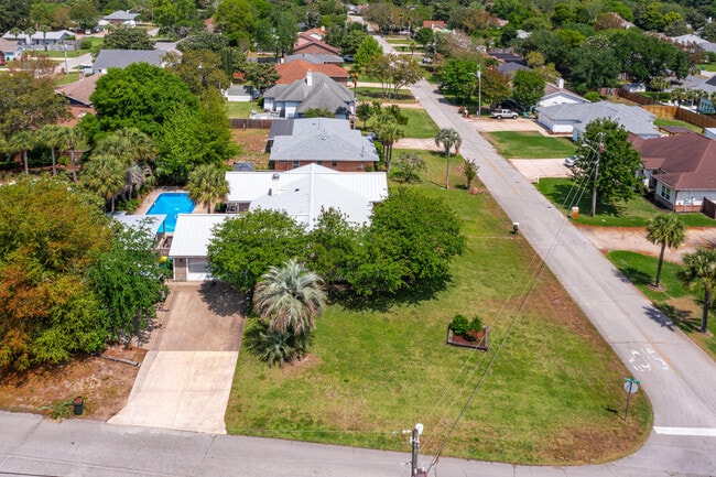 Photo - 301 Cypress St