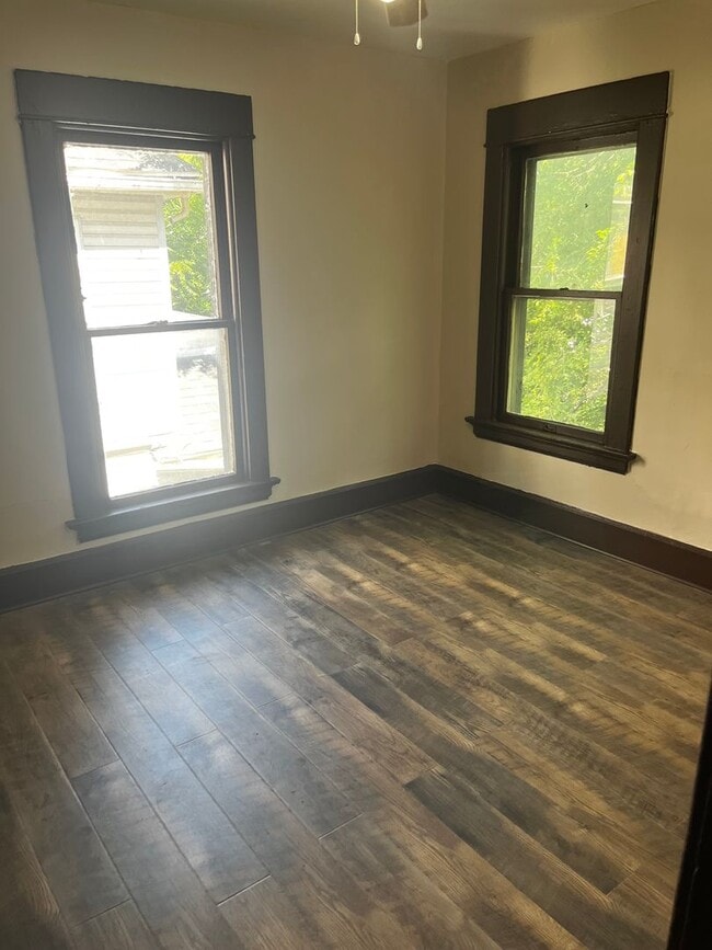 Photo - Brad's Pub & Grille Unit 2909