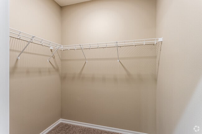 2BR, 2BA - 1120SF