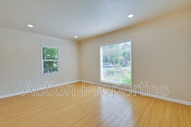 Photo - 171 N Frances St