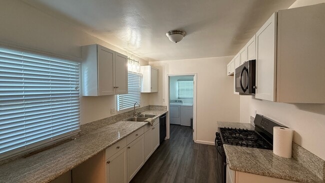 Photo - 605 E Tulare Ave