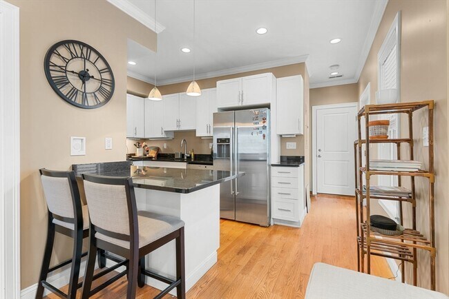 Photo - 619 E 3rd St Unidad 2