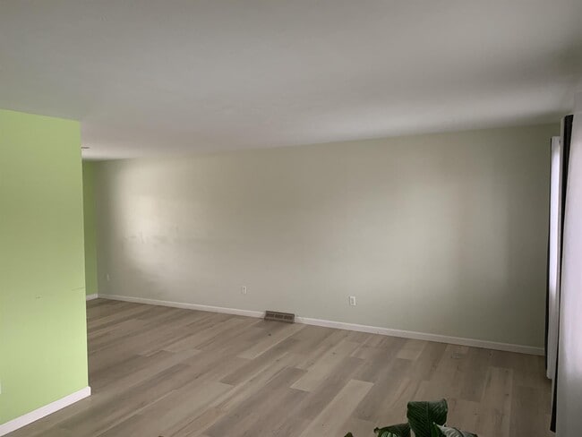 Photo - 6565 Zang St