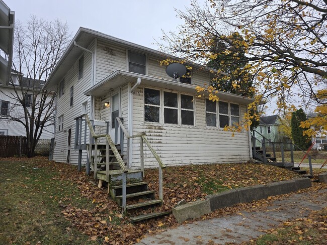 Building Photo - 1001 1/2 Randolph St