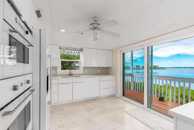 Photo - 1470 SE MacArthur Blvd