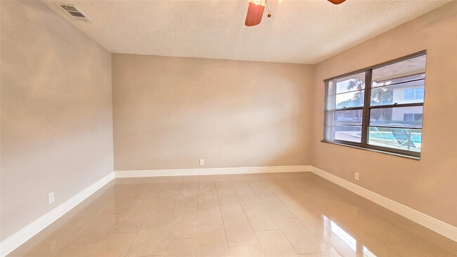 Photo - 416 Lakeside Dr