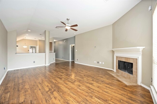 Building Photo - 2019 Shore Breeze Dr Rental