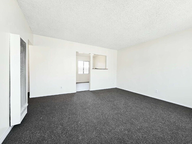 Spacious 2-Bedroom Home with Large Yard!!! - Spacious 2-Bedroom Home with Large Yard!!!