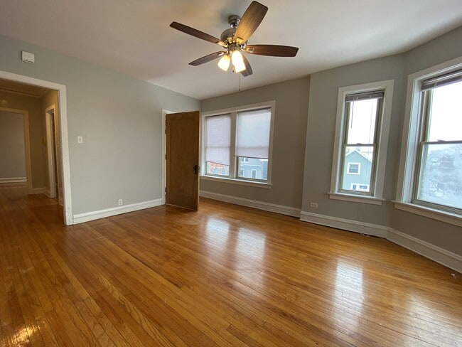 Building Photo - 1064 W Cornelia Ave Unit 1064-2
