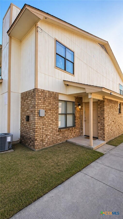 Photo - 1813 Cedarhill Dr