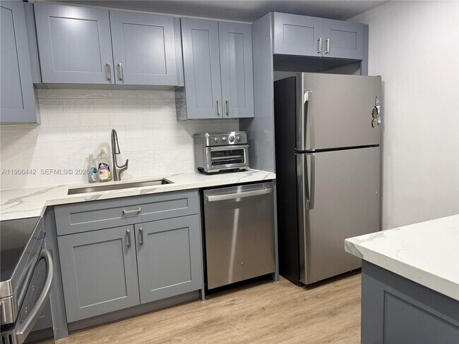 Photo - 4301 Collins Ave Unit 208