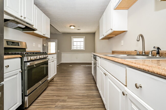 Photo - 3835 Charlotte Dr