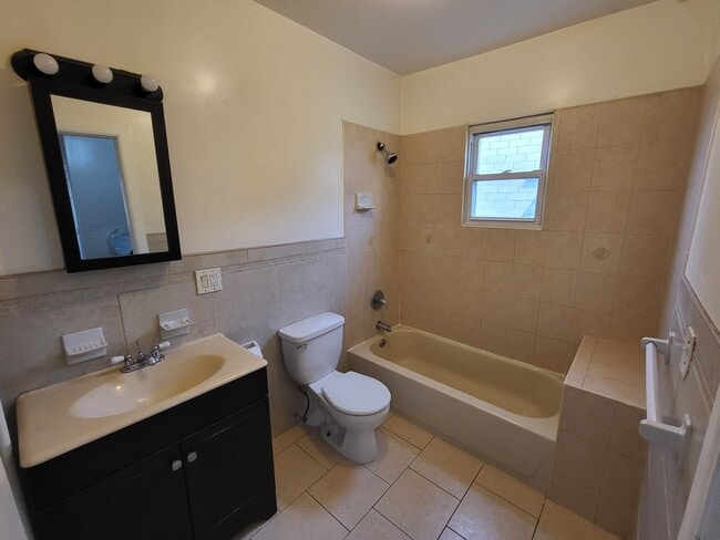 Building Photo - 791 S 13th St Unit 3