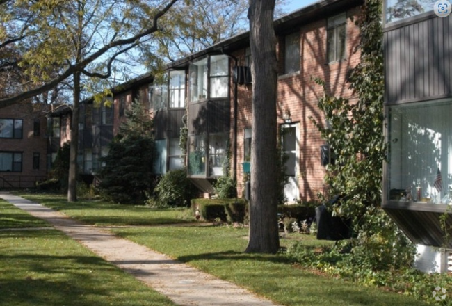 Building Photo - 666-700 Park Ave W Unit 1 Bedroom Open Rental