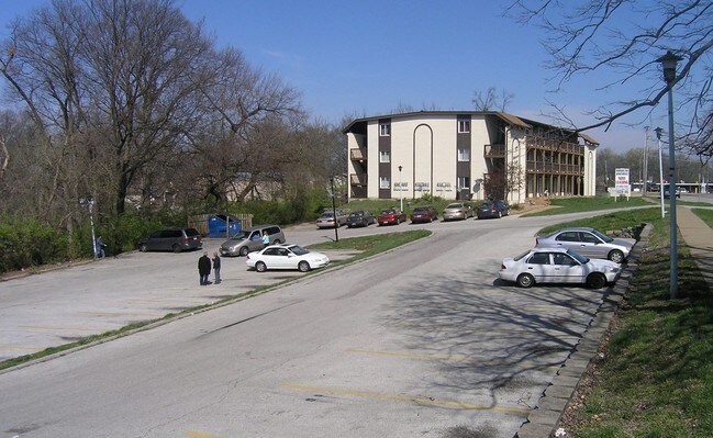 Photo - Warson Oaks Apartments