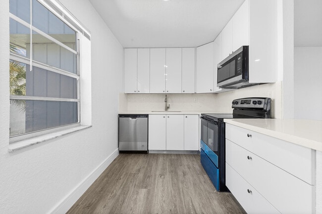 Photo - 124 Normandy Ln