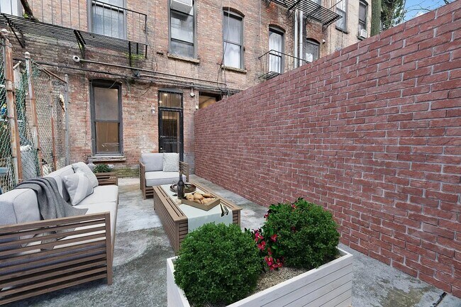 Photo - 437 W 46th St Unidad 1RW
