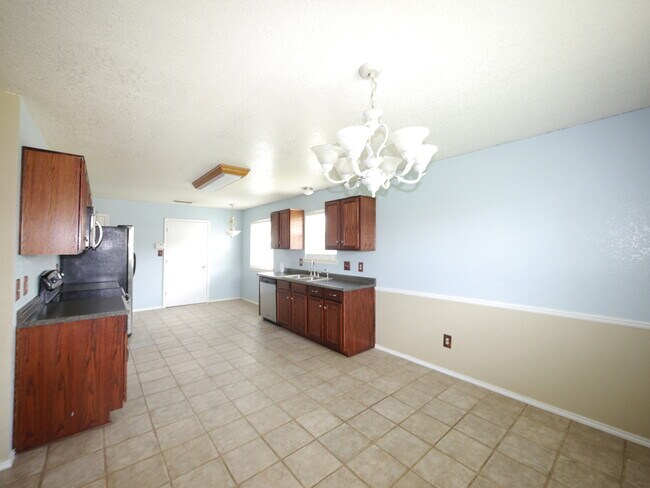 Photo - MOVE IN READY 3 Bedrooms 2 Bathroom with O...
