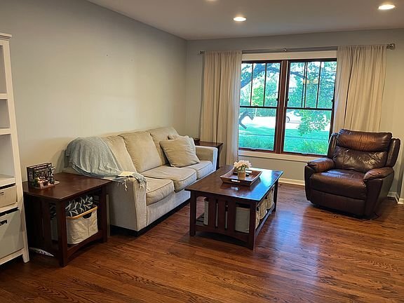 Photo - 889 E Stonebridge Ct