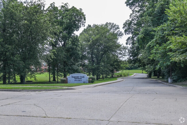 Entrada - Sequoyah Creek Apartments