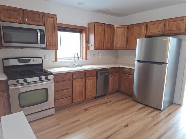 Building Photo - 589 Avenue A Unit 2R