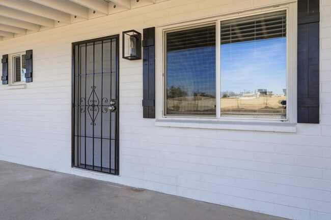 Building Photo - 623 S Country Club Dr Unit 15