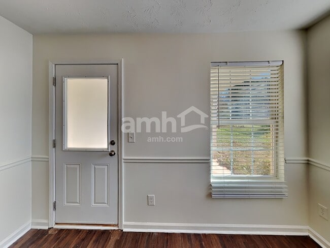 Photo - 621 Everlasting Way