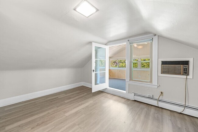 14724 Clifton Blvd Unit 14724 Clifton Blvd - Loft