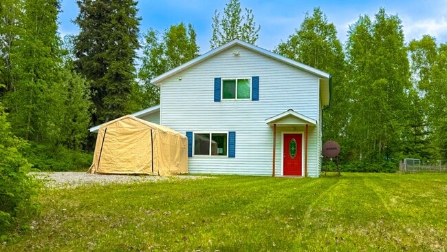 3 Bedroom Home in North Pole with Garage!! - 3 Bedroom Home in North Pole with Garage!!