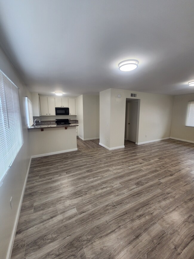 Building Photo - 820 N Kathleen Ln Unit D