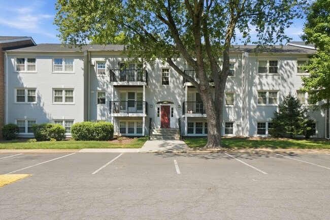 Building Photo - 9453 Fairfax Blvd