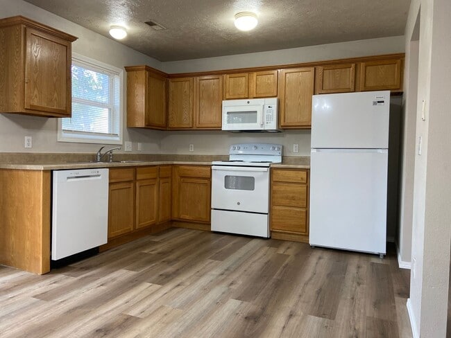 1013 Deer Trail Ln