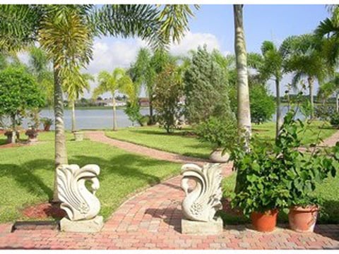 Photo - 637 Grand Rapids Blvd