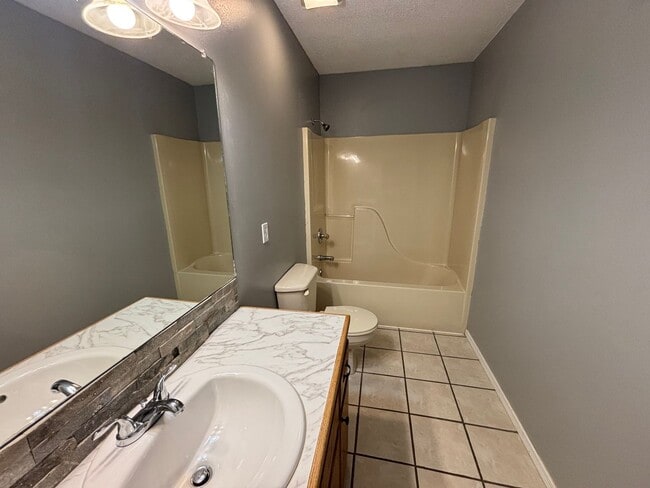 Photo - Discover this 3-bedroom, 2-bath home in Russellville, AR.